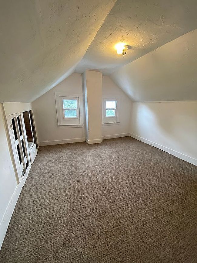 Photo of 928 W Pine St, Coal Township, PA