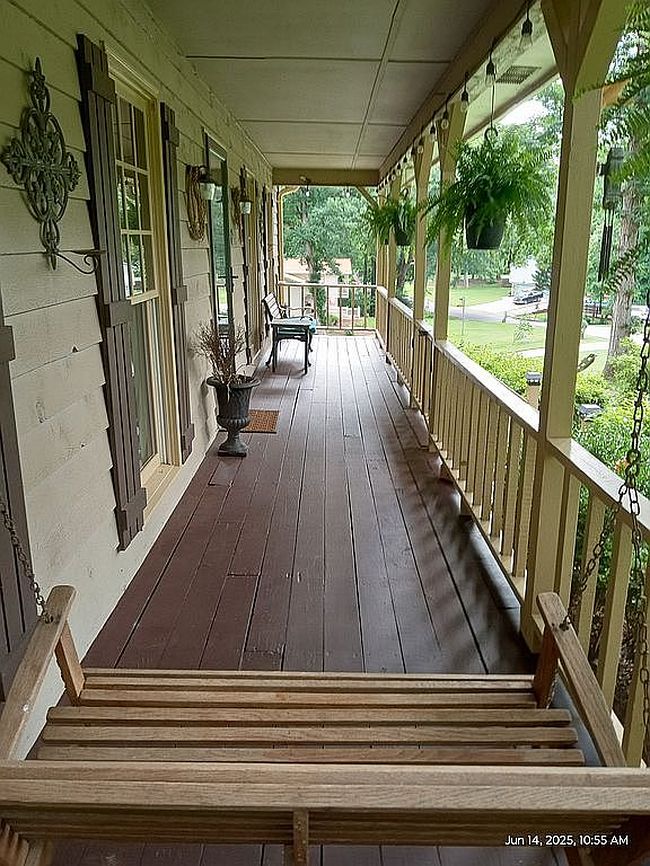 Photo of 139 Farmington Dr, Woodstock, GA