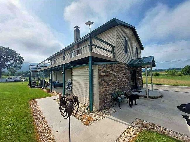 Photo of 165 Hummingbird Ln, Bedford, PA