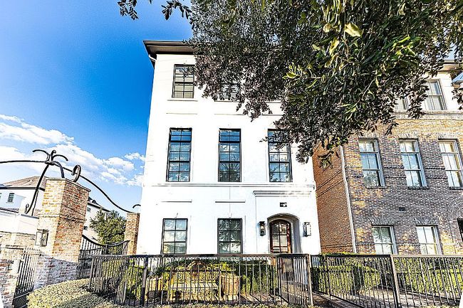 Image of 9423 Fannin St