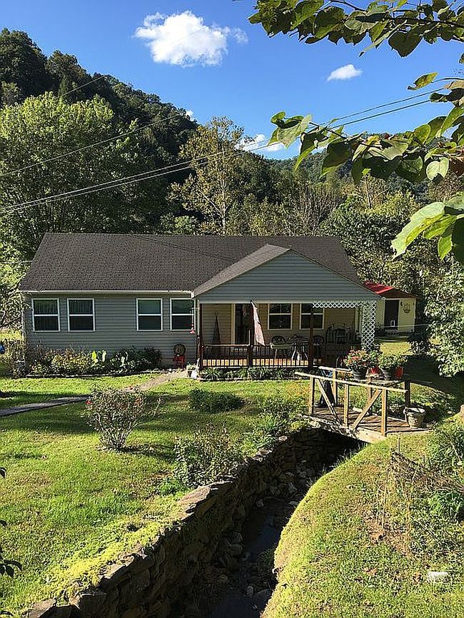 Image of 15 Charlene Ln