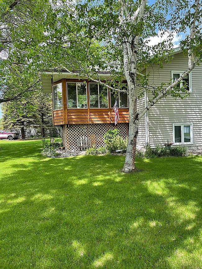 Photo of 503 W Madison Ave, Mahnomen, MN