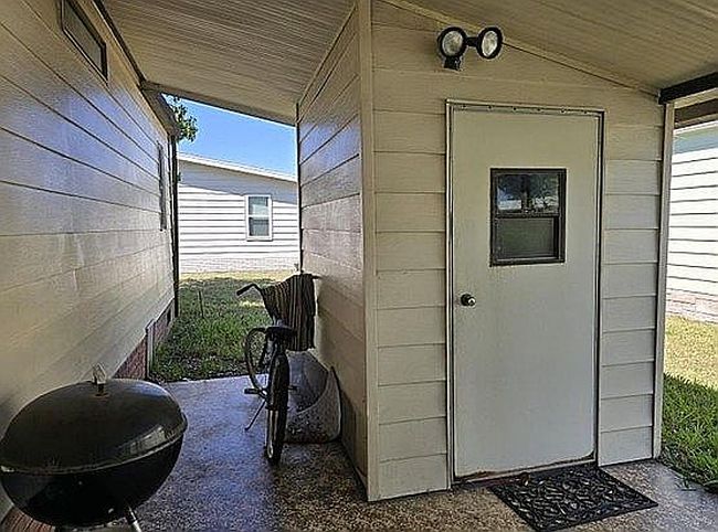 Image of 2058 Royal Dr