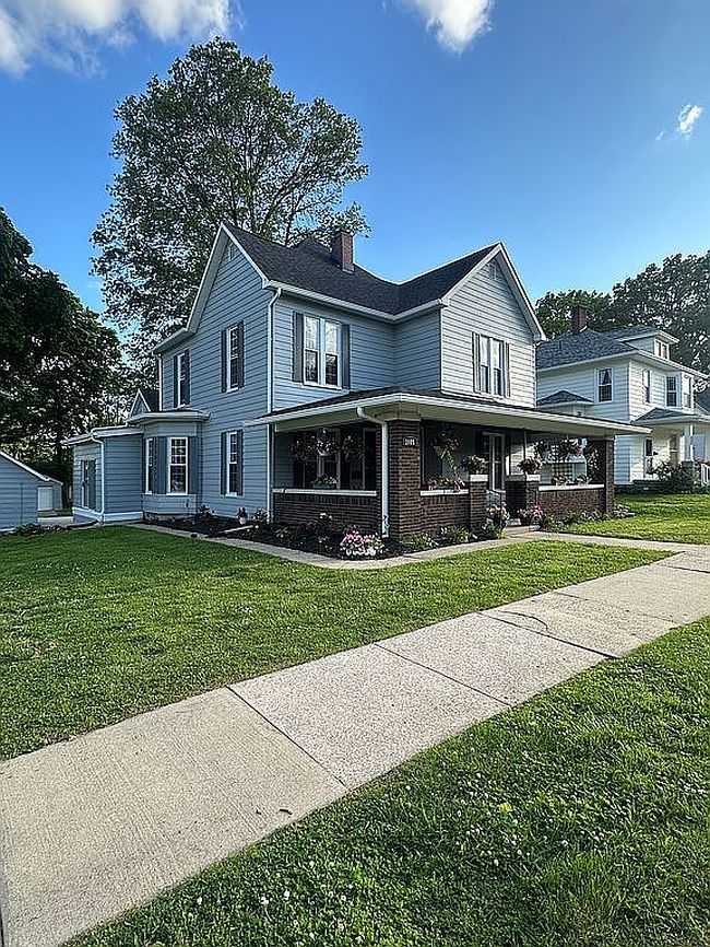 Image of 1005 E Walnut St