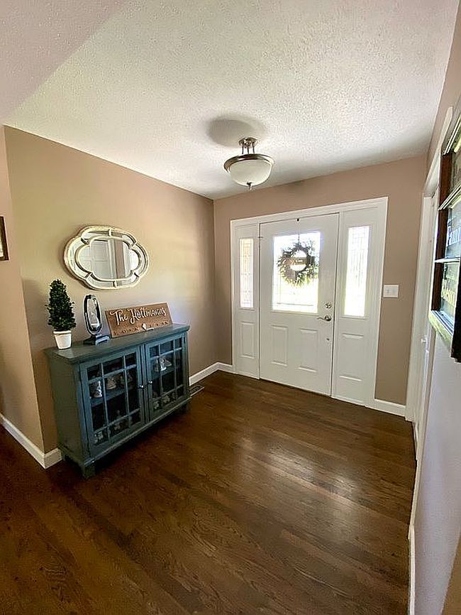 Photo of 18 Montedale Dr, Highland, IL