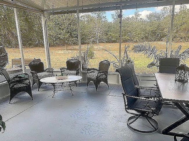 Image of 427 Nw Turnberry Dr
