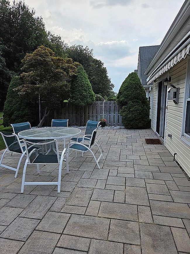 Photo of 40 Perri Cir, Middle Island, NY