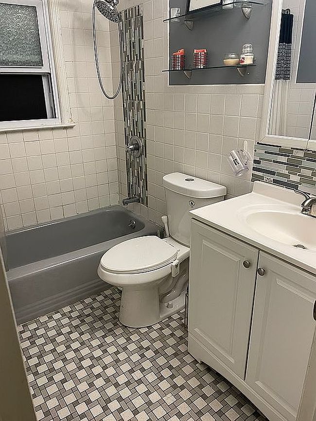 Image of 2 Rosmel Dr