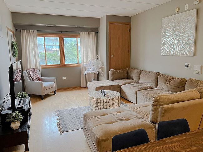 Additional photo 1 of property located at 419 W Cermak Rd #2C