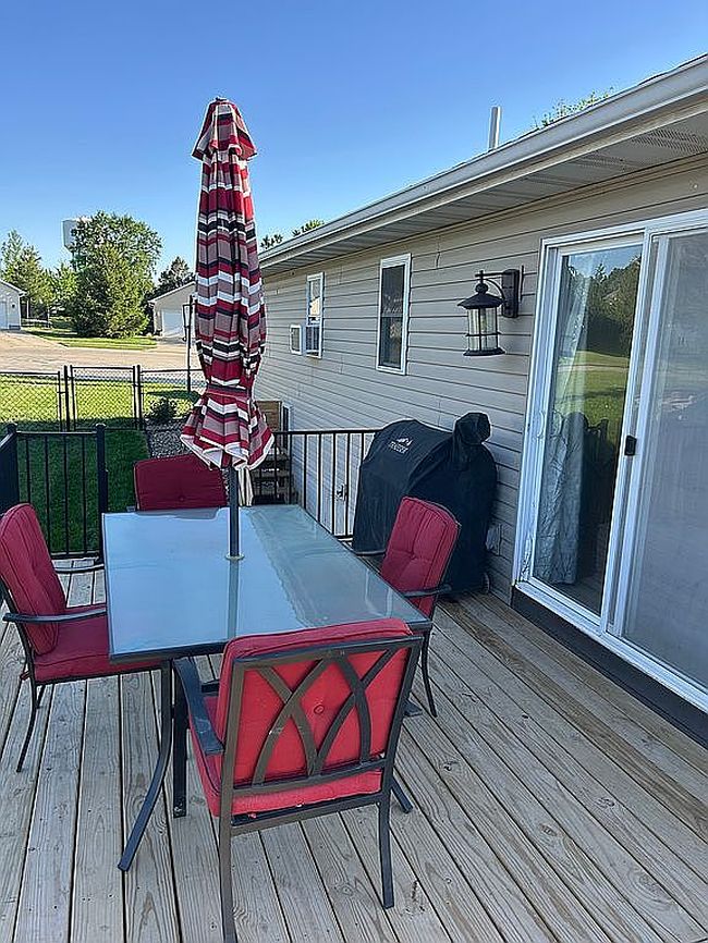 Additional photo 3 of property located at 1044 12th St