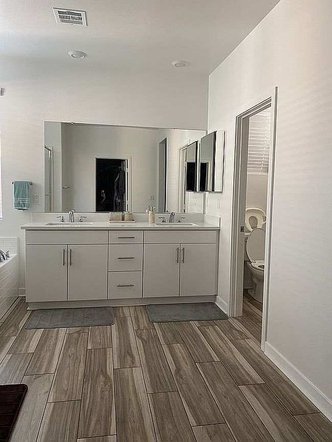 Photo of 16740 Grapefruit Ln, Fontana, CA