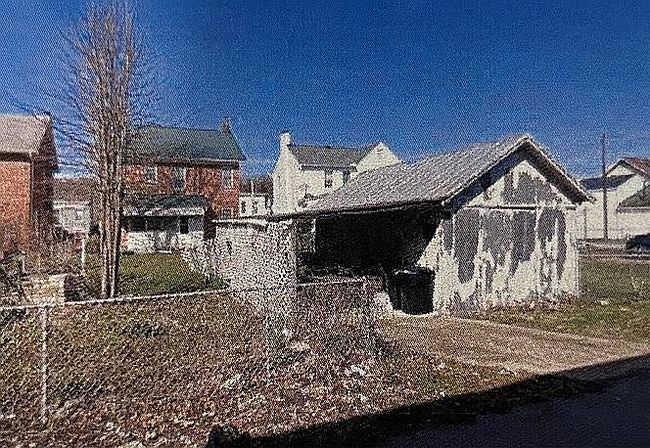 Image of 608 E 2nd St