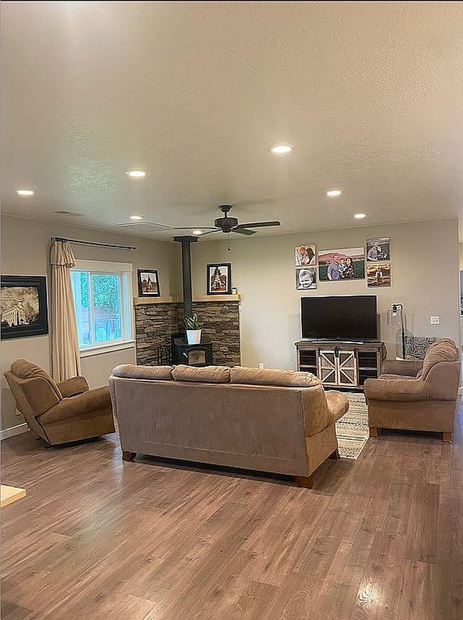 Photo of 149 W Sedona Valley Rd, Kanab, UT