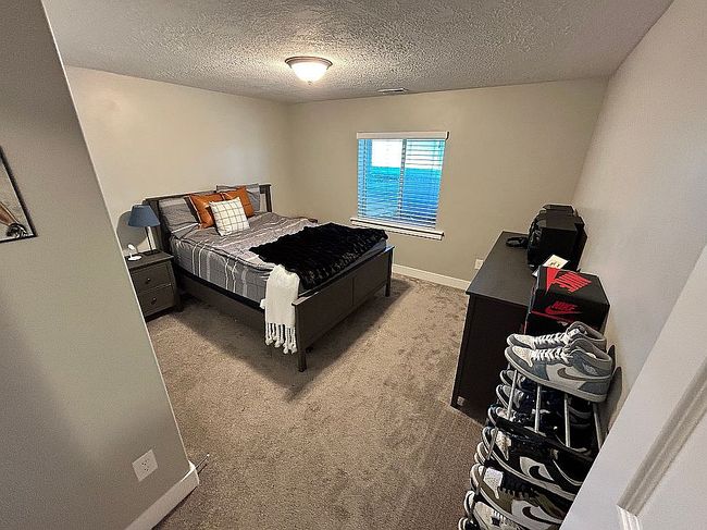 Image of 871 N Valdean Ln