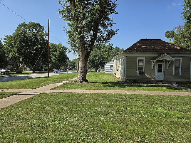 Photo of 1322 14th St, Auburn, NE