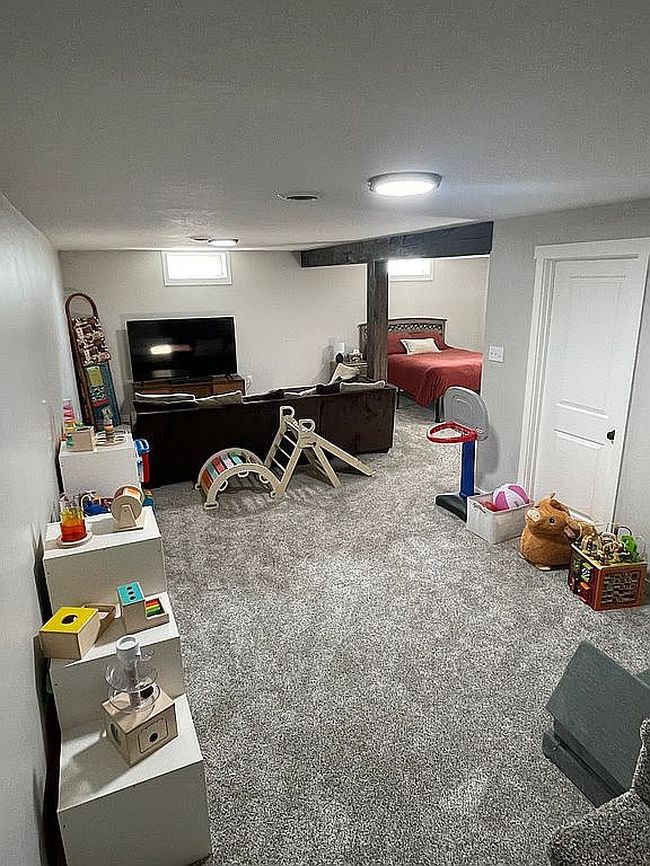 Image of 320 E 11th St