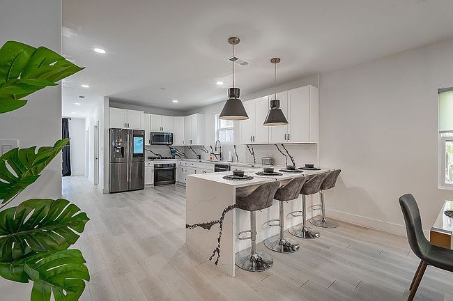 Photo of 911 Turner Ave, Dallas, TX