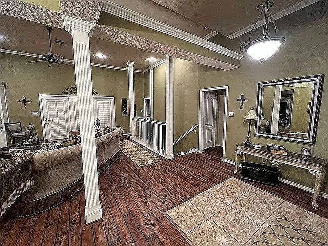 Image of 10306 York Ave
