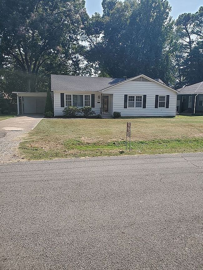 Photo of 611 Dogwood Ln