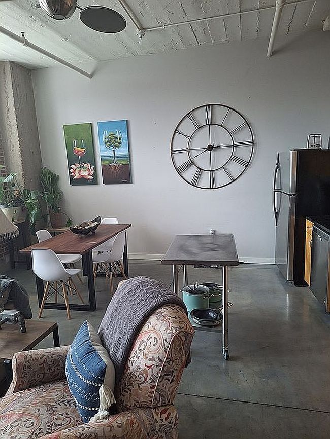 Image of 1627 Locust St Apt 404