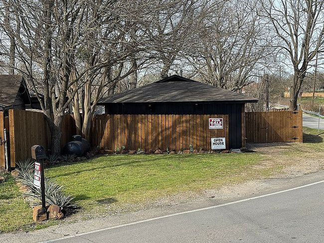 Image of 1637 E Lake Dr