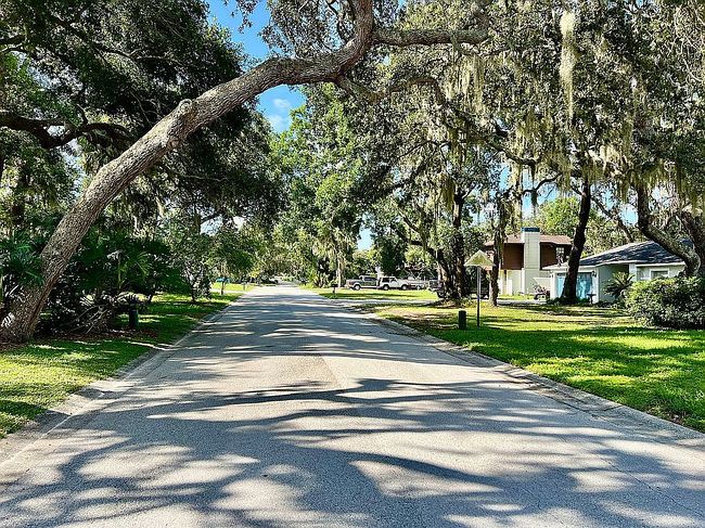 Photo of 8607 Dee Cir, Riverview, FL