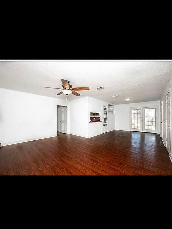 Photo of 1301 Nelwyn Ave, Gladewater, TX