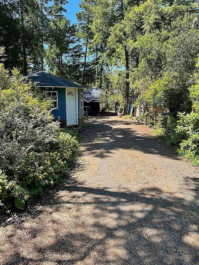 Photo of 91 Outer Dr, Florence, OR