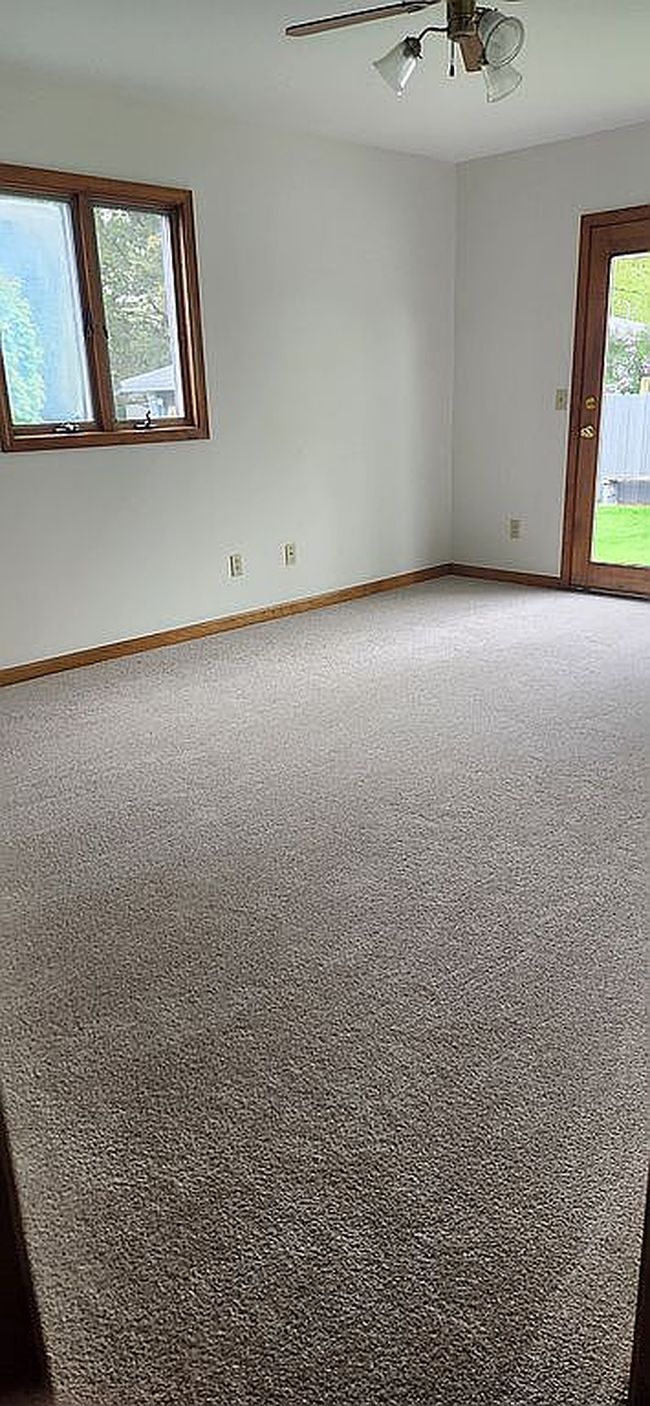 Photo of 706 E Edgelawn Dr, Plano, IL