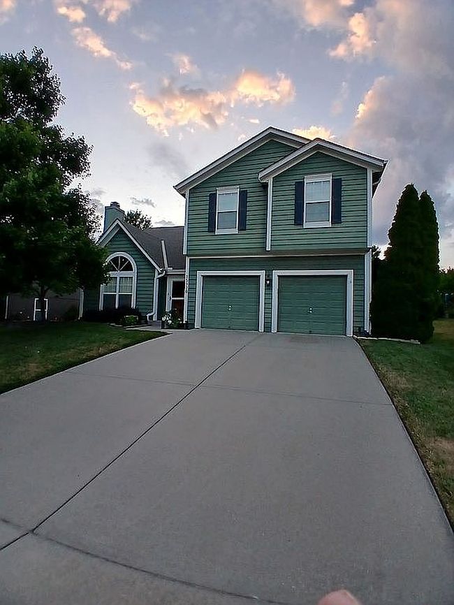 Photo of 15920 S Lindenwood Dr, Olathe, KS