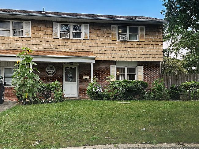 Photo of 23 Caroline Ct, North Babylon, NY