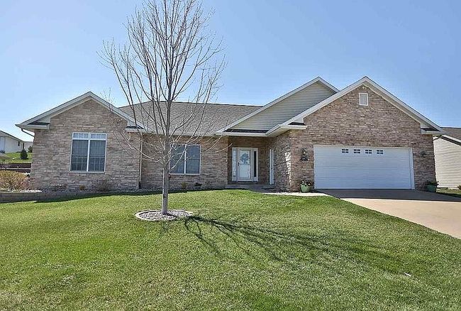 Image of 3302 Brook Hollow Dr