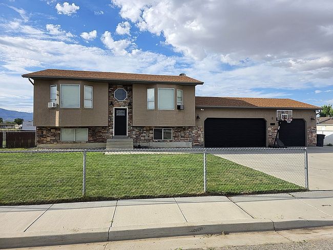 Photo of 311 E 200 S, Huntington, UT