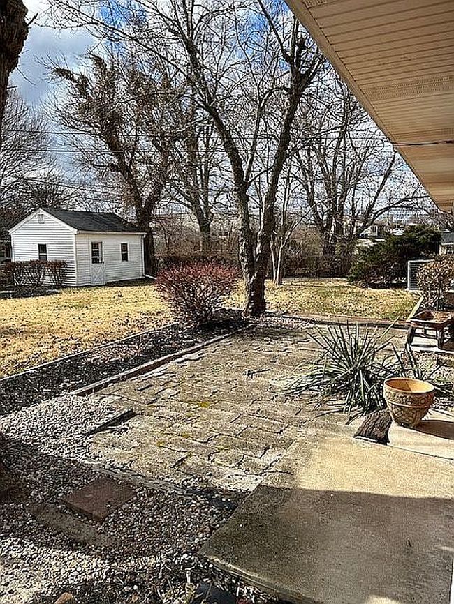Photo of 210 W Mason Ave, Danville, KY