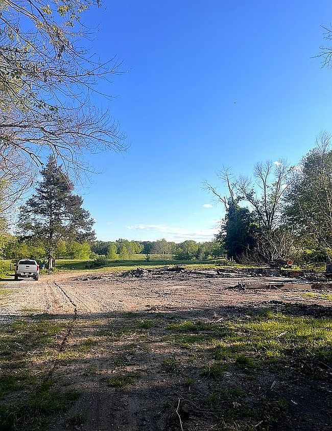 Photo of 3151 W Lake Rd, Murphysboro, IL