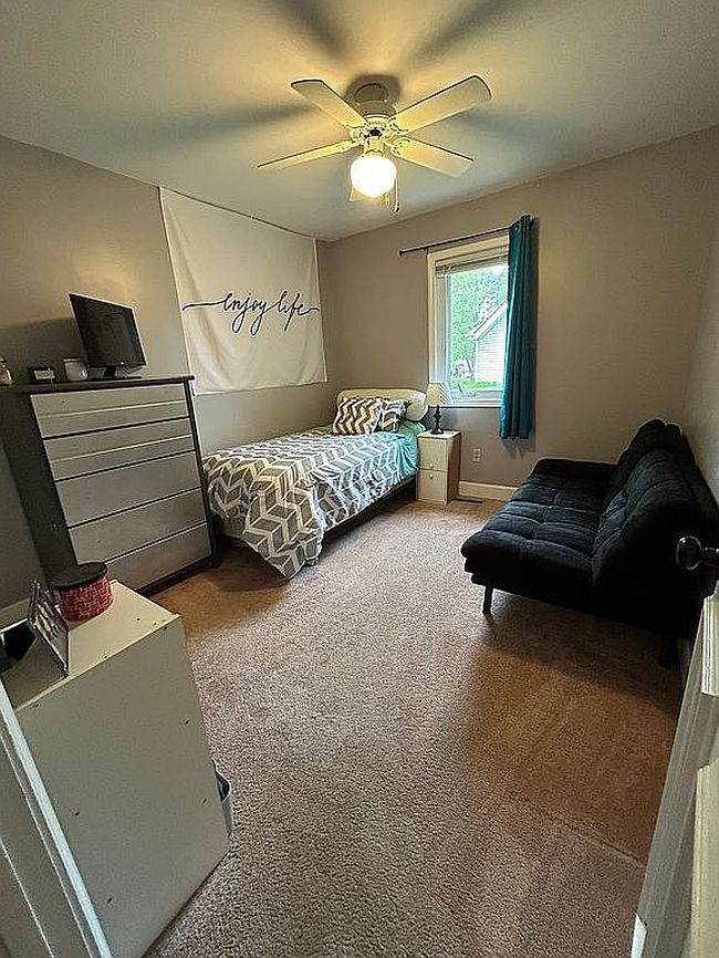 Image of 1600 Essex Dr