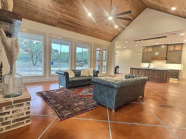 Photo of 1186 Old Pearsall Rd, Jourdanton, TX