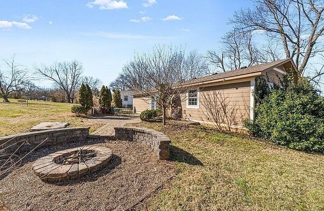 Photo of 1122 Crewdson Dr, Bowling Green, KY