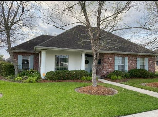 Photo of 121 Autumn Dr