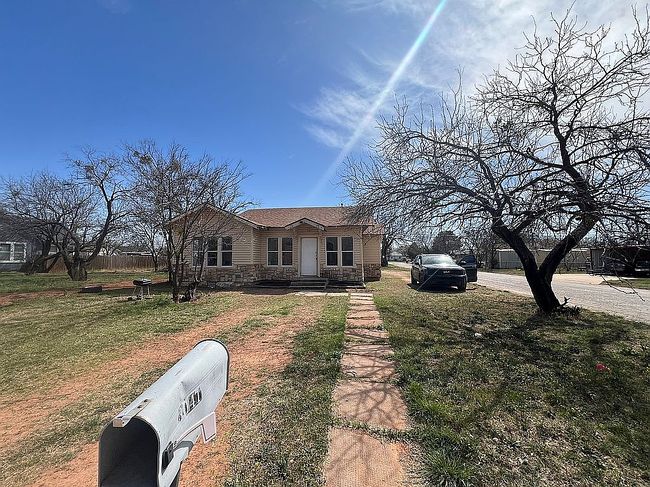 Image of 3041 Russell Ave