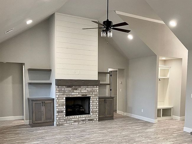 Additional photo 3 of property located at 910 N Ash Ave