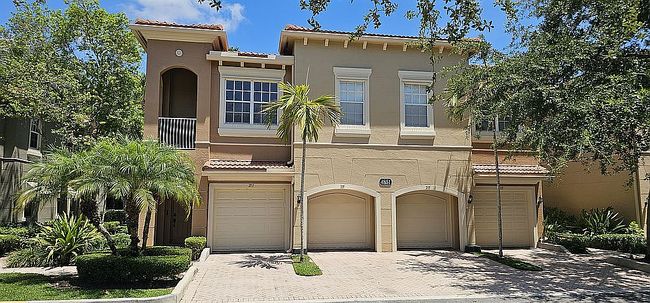 Photo of 4851 Bonsai Cir Apt 215, Palm Beach Gardens, FL