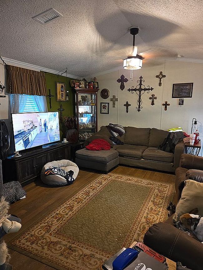 Photo of 3300 Pine Ln, Nederland, TX