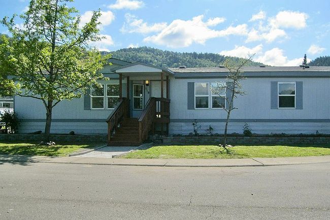 Photo of 110 Willamina Ln, Roseburg, OR