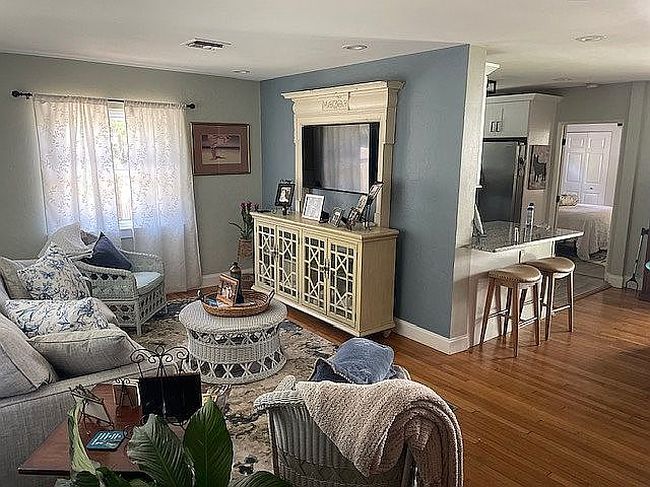 Photo of 4020 Queen St N, Saint Petersburg, FL