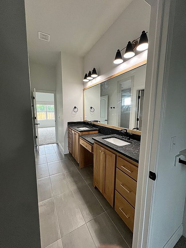 Additional photo 1 of property located at 2301 Marjorie Ln