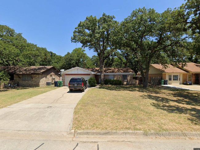 Photo of 3411 Bob O Link Ln, Denton, TX
