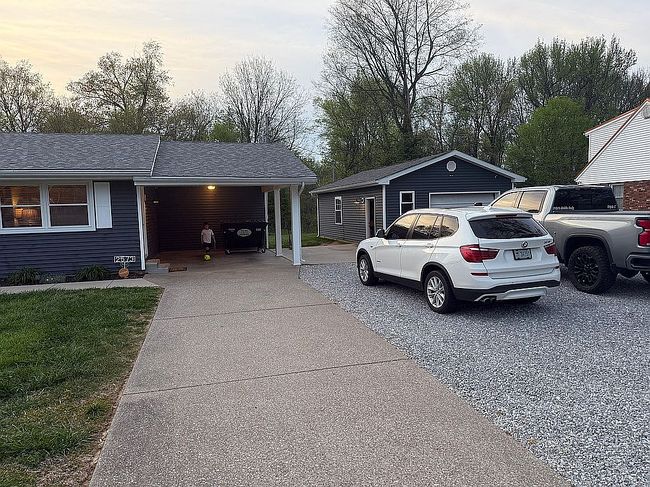 Image of 2573 Holloway Ln