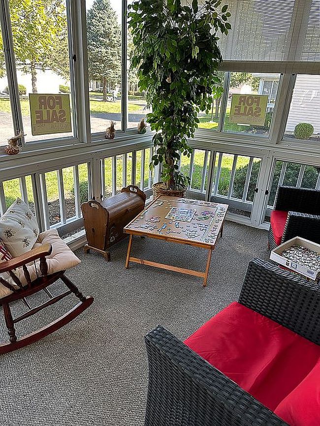 Image of 1226 Hillview Cir E