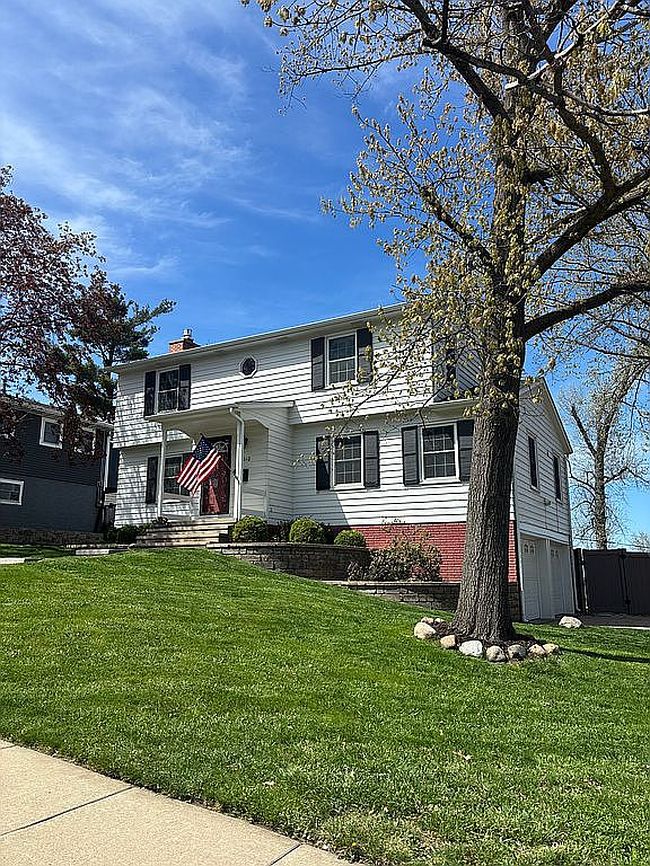 Image of 2110 Birchwood Dr Ne